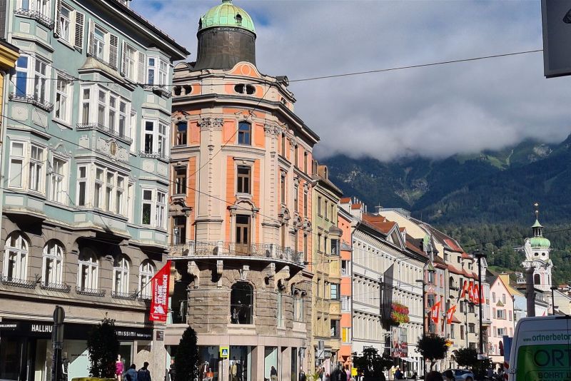 Historische Häuserzeile in der Innsbrucker Innenstadt